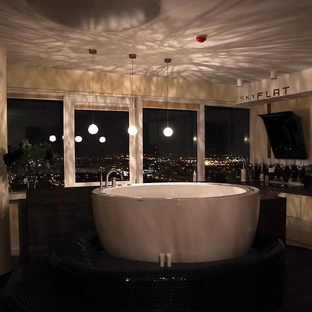 Sky Flat Jacuzzi 27 Floor Apartment Klaipeda Bagian luar foto