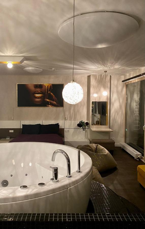 Sky Flat Jacuzzi 27 Floor Apartment Klaipeda Bagian luar foto