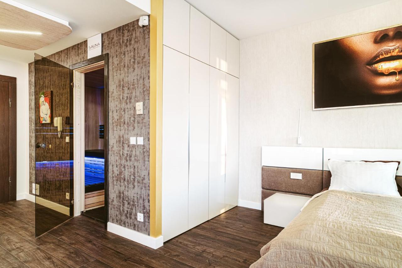 Sky Flat Jacuzzi 27 Floor Apartment Klaipeda Bagian luar foto