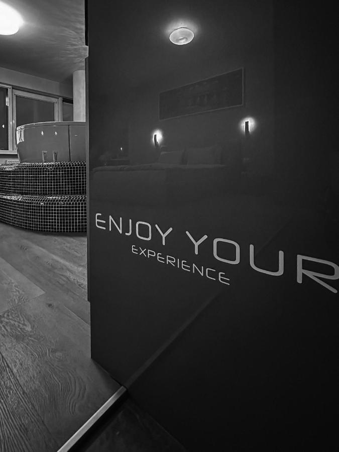 Sky Flat Jacuzzi 27 Floor Apartment Klaipeda Bagian luar foto